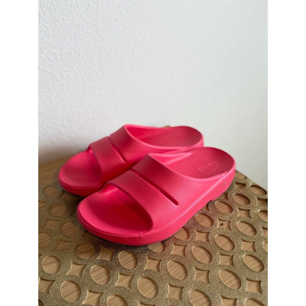 OOFOS OOahh Slide Recovery Sandals in Neon Berry Women’s Size 7